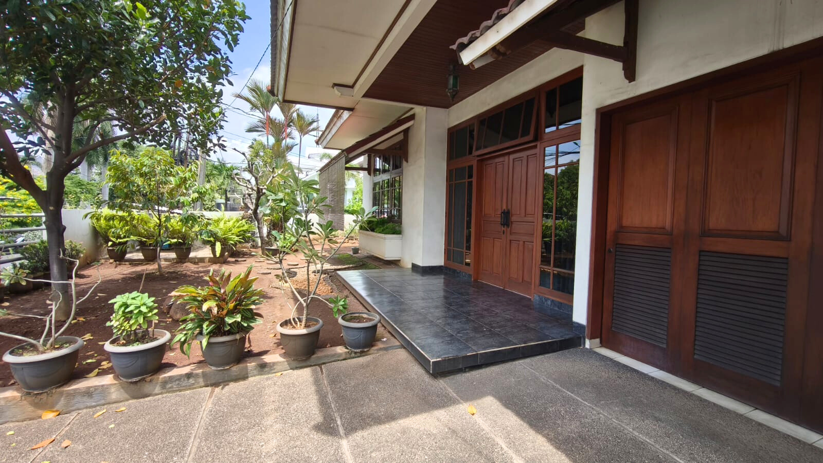 Dijual Rumah Siap Huni Di Puri Indah Posisi Hook