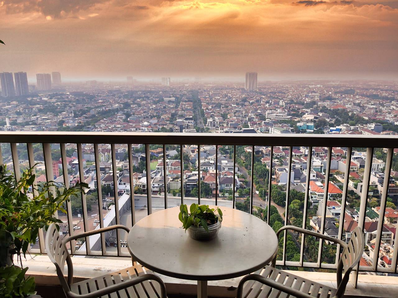 Dijual Apartemen ST Moritz 2+1 BR Full Furnished Puri Indah