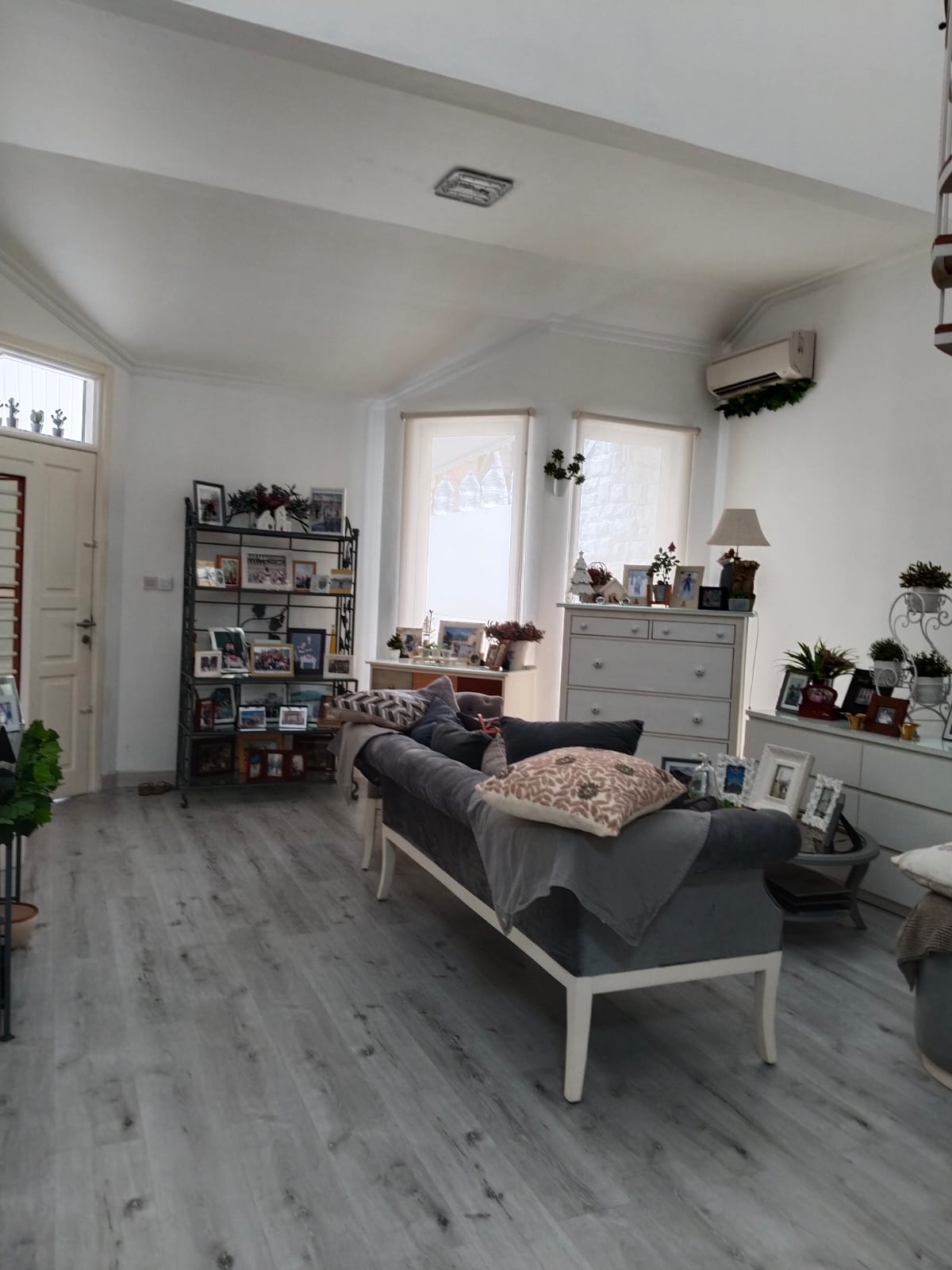 Dijual Rumah Di Puri Indah Full Furnished