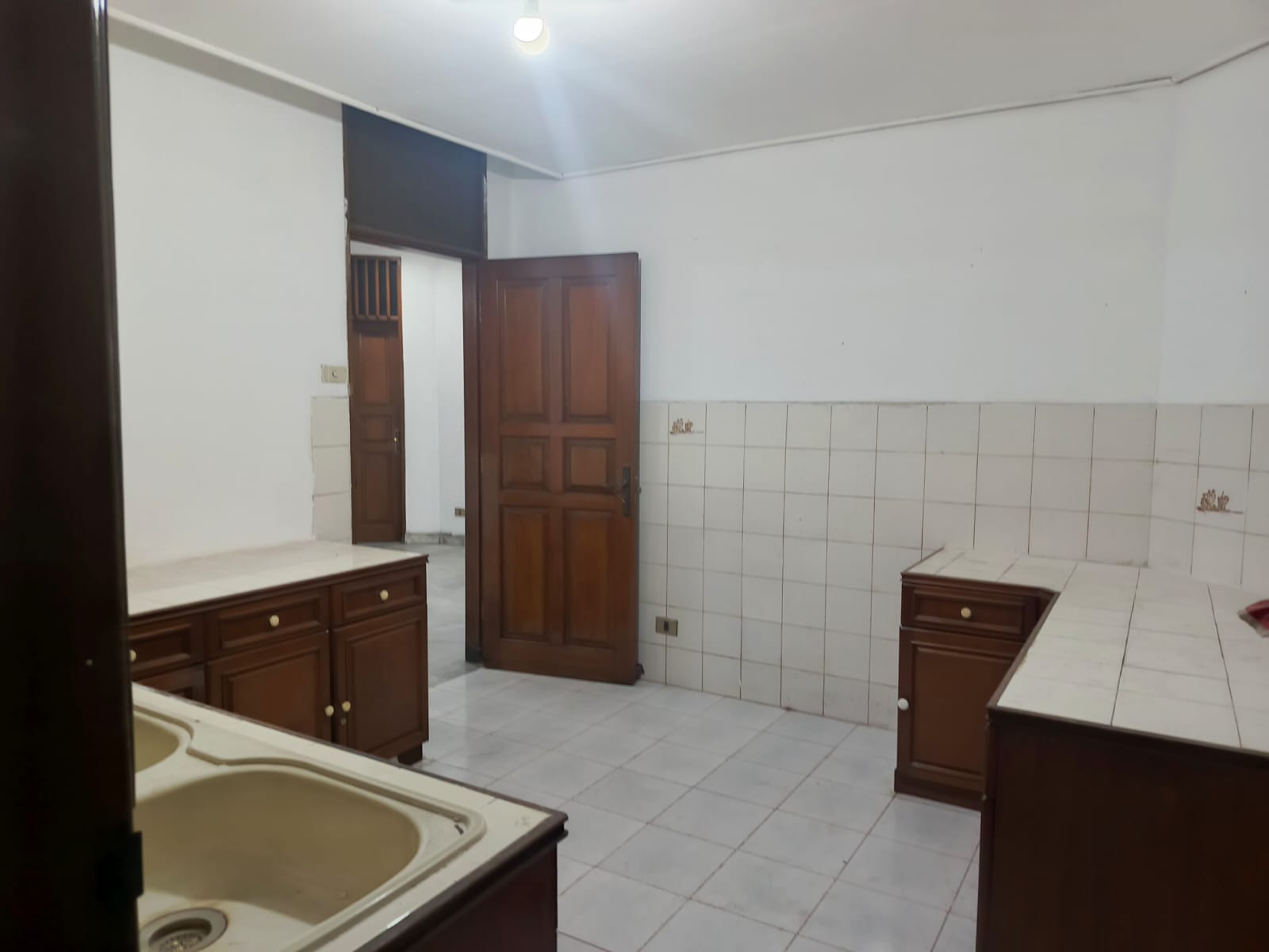 Disewakan Rumah Komersial Cocok Dijadikan Cafe atau restoran Di Puri Indah