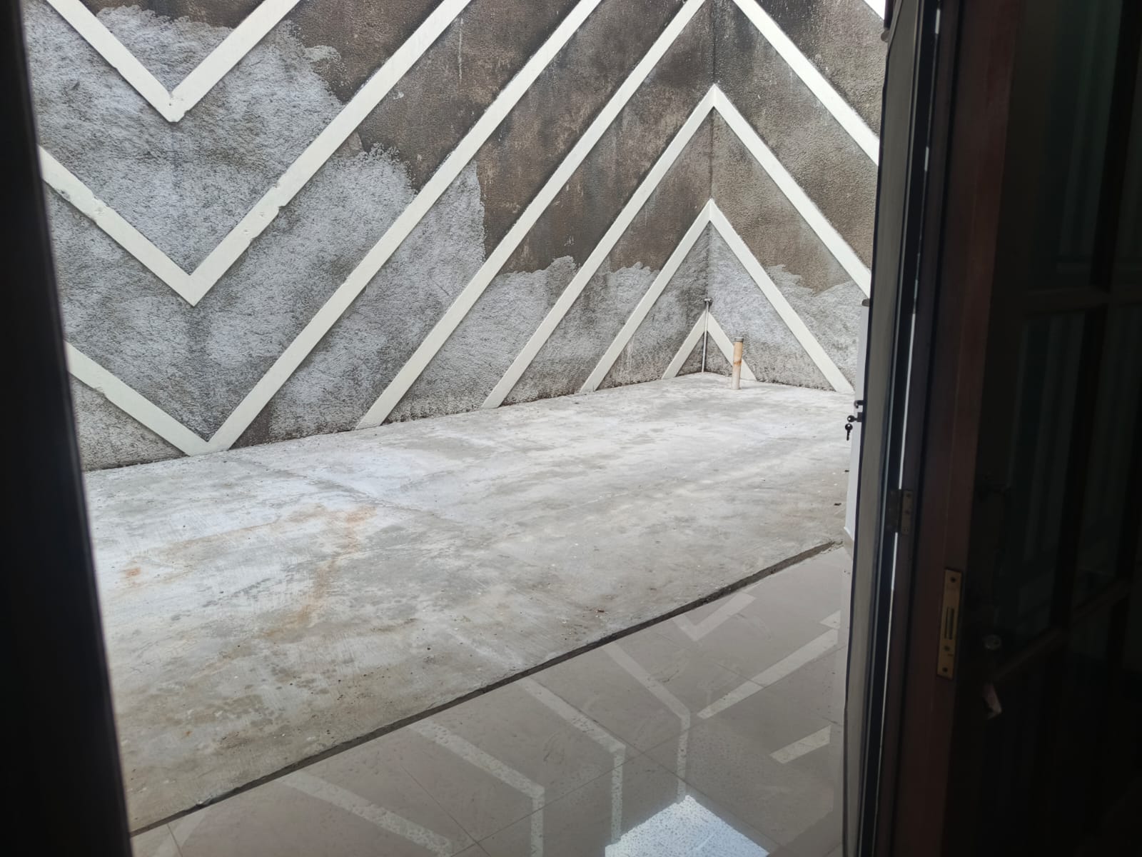 Disewakan Rumah Komersial Cocok Dijadikan Cafe atau restoran Di Puri Indah