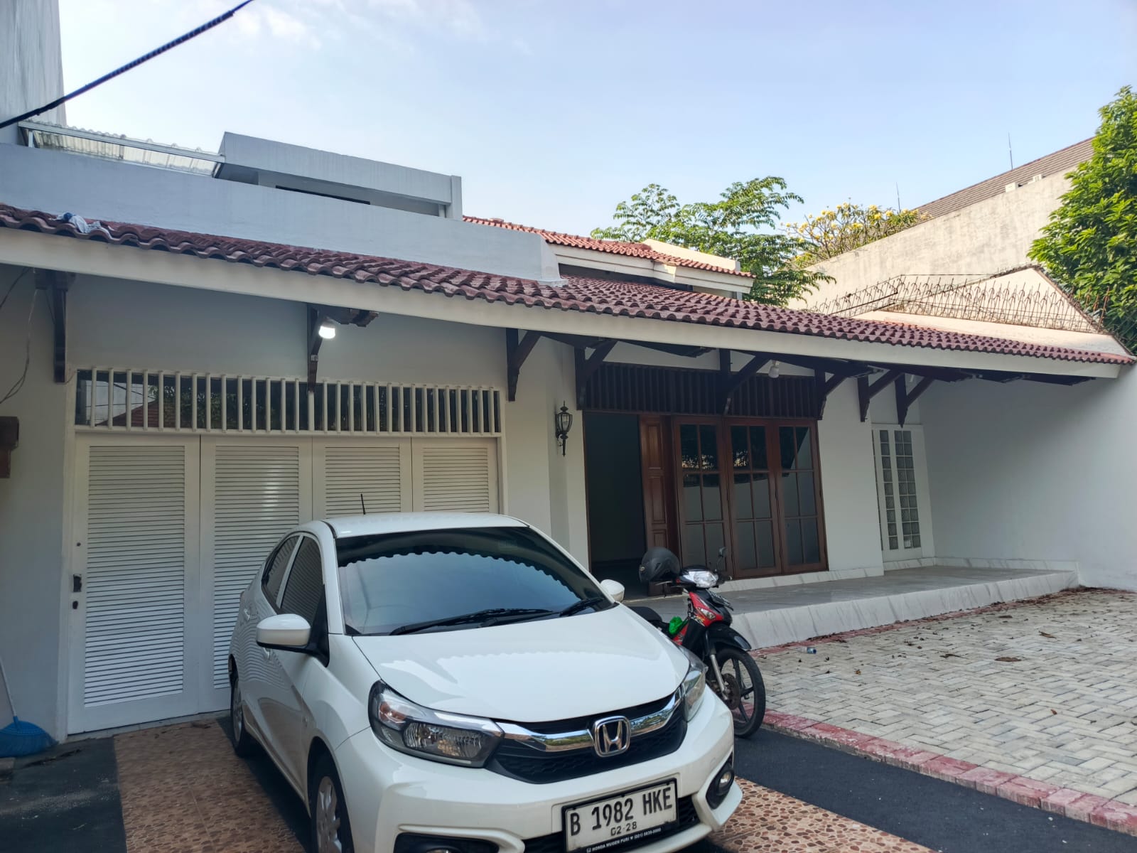 Disewakan Rumah Komersial Cocok Dijadikan Cafe atau restoran Di Puri Indah