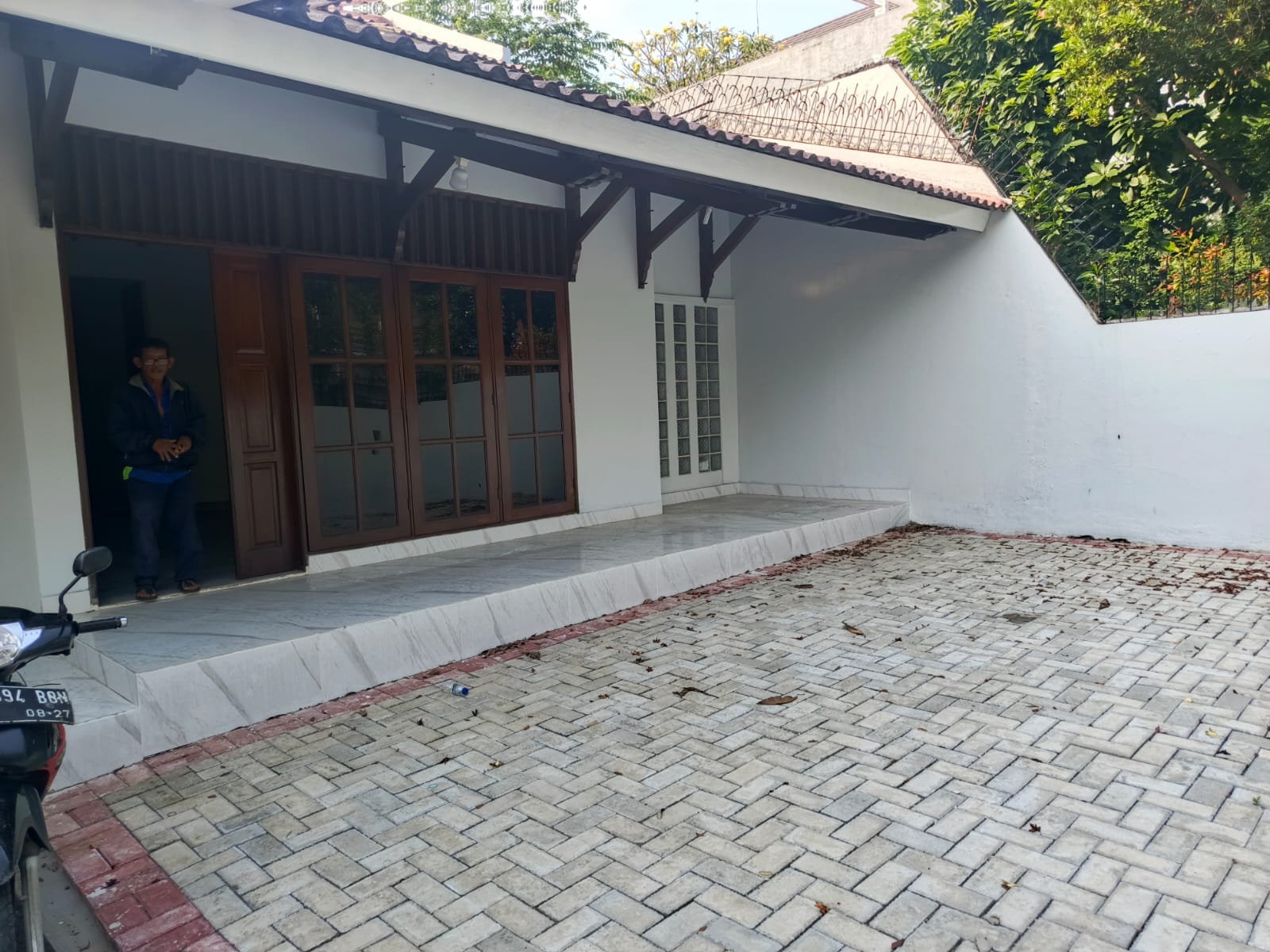 Disewakan Rumah Komersial Cocok Dijadikan Cafe atau restoran Di Puri Indah