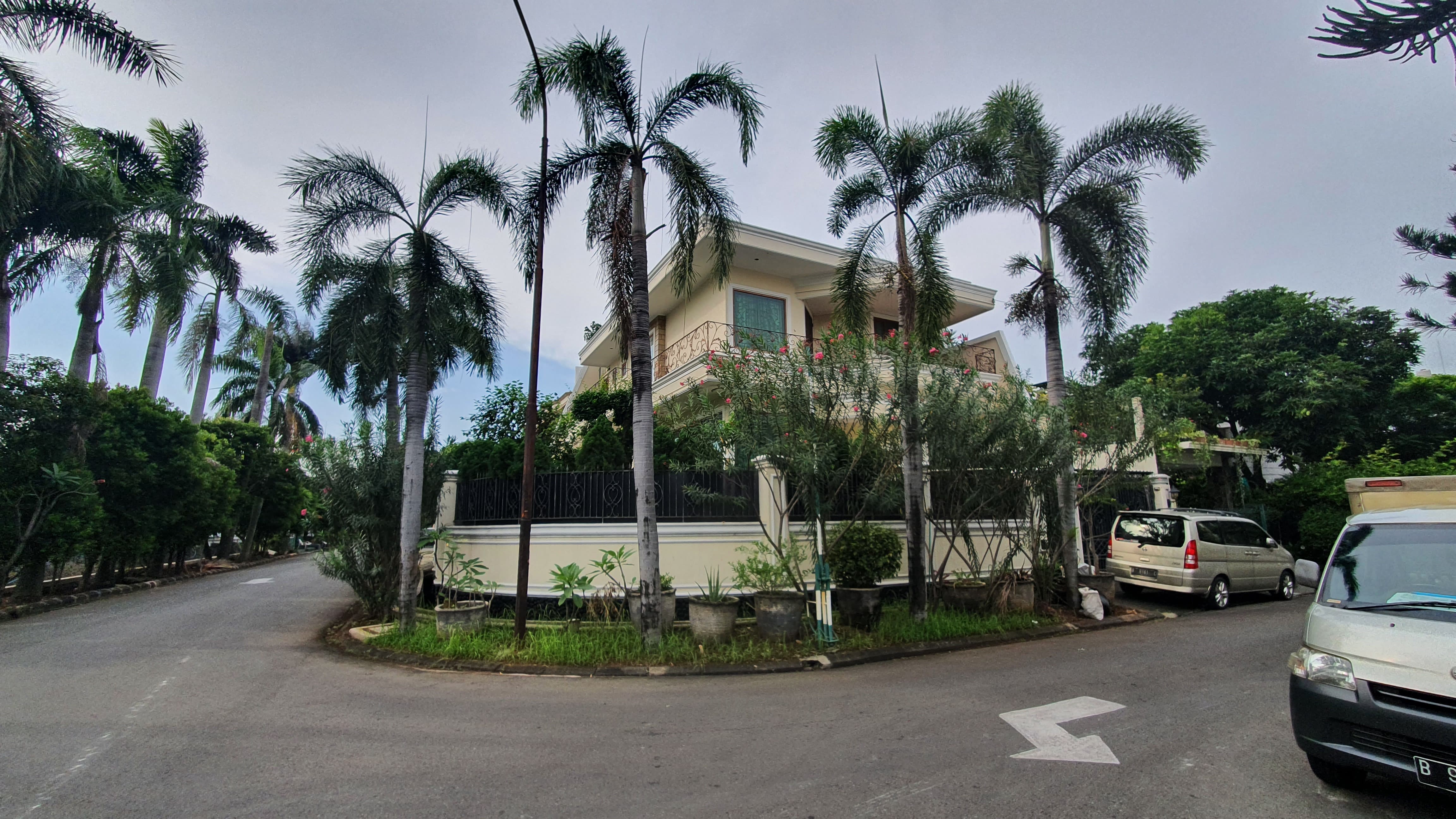 Dijual Rumah Hook Di Puri Indah Jakarta Barat