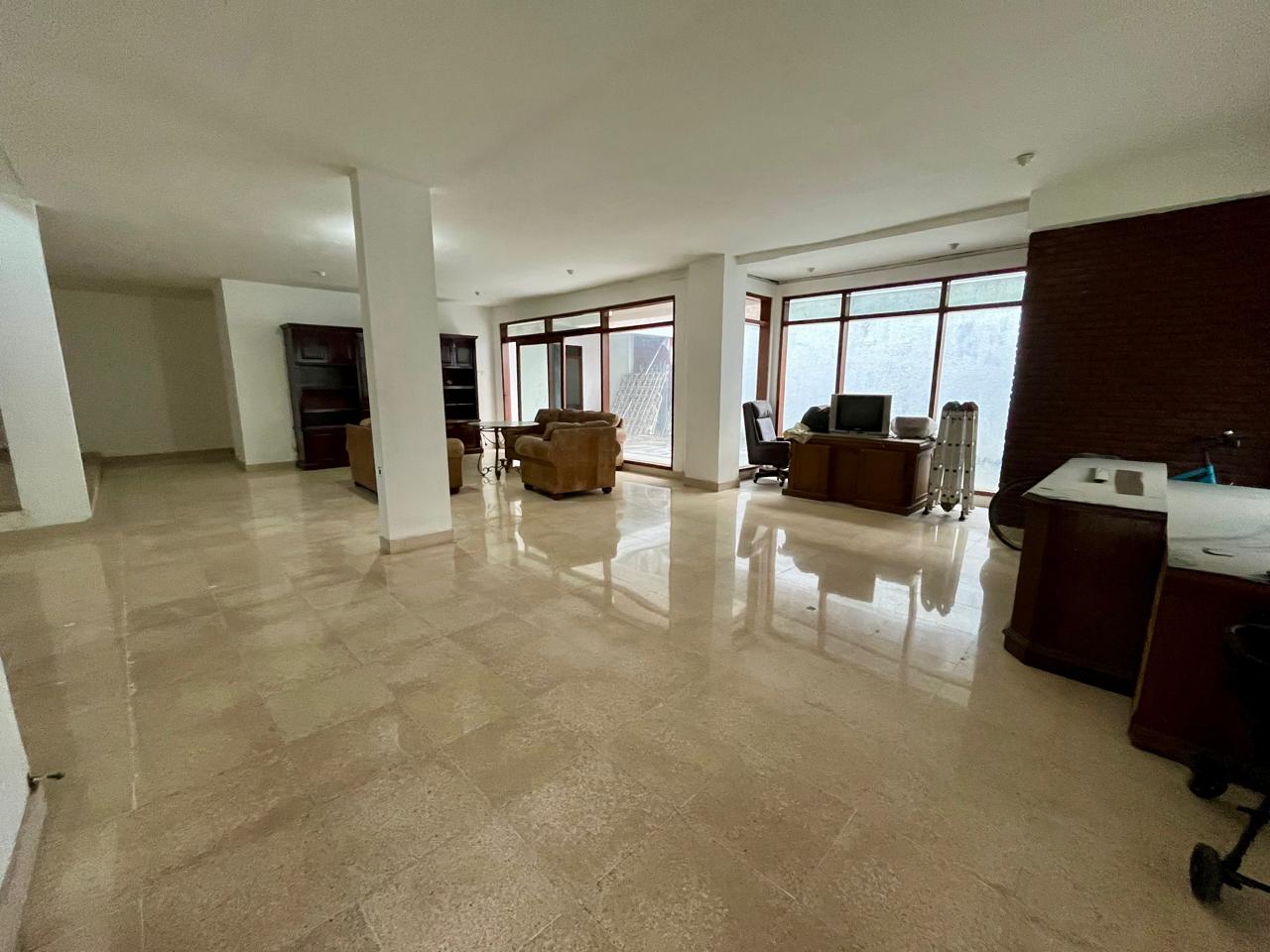 Rumah Hadap Jalan Raya Utama Dharmawangsa Kebayoran Baru