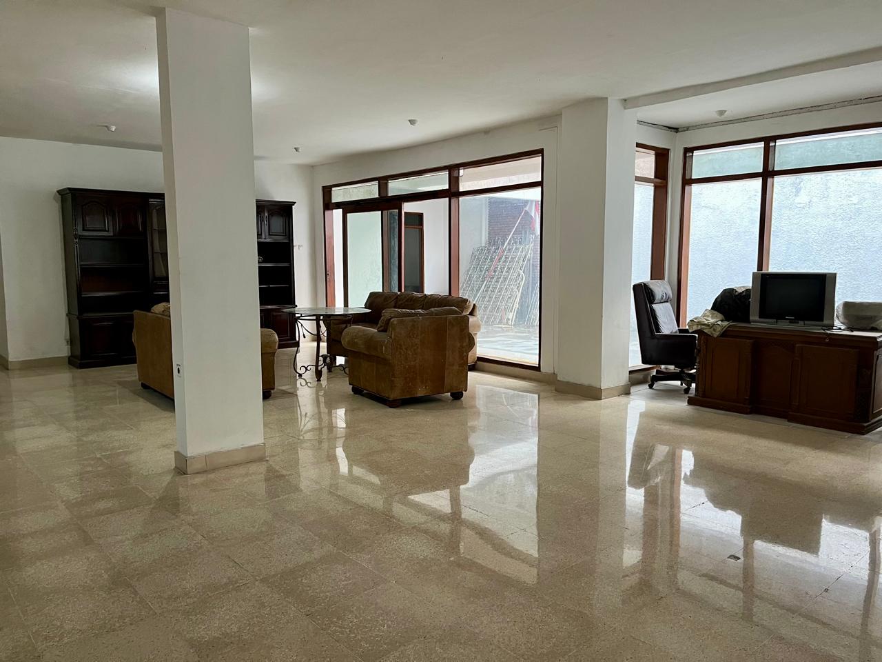 Rumah Hadap Jalan Raya Utama Dharmawangsa Kebayoran Baru