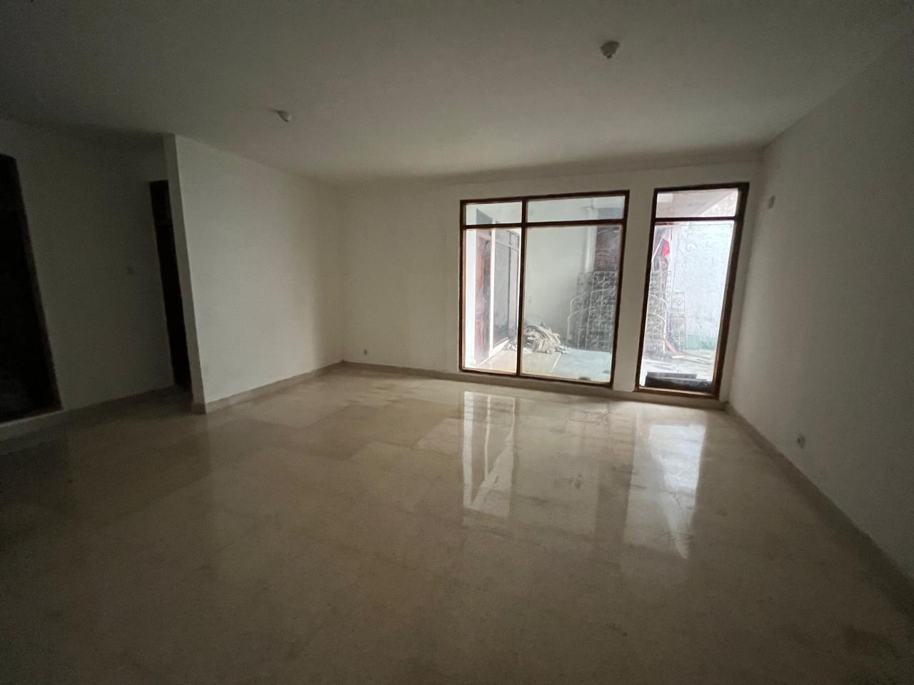 Rumah Hadap Jalan Raya Utama Dharmawangsa Kebayoran Baru