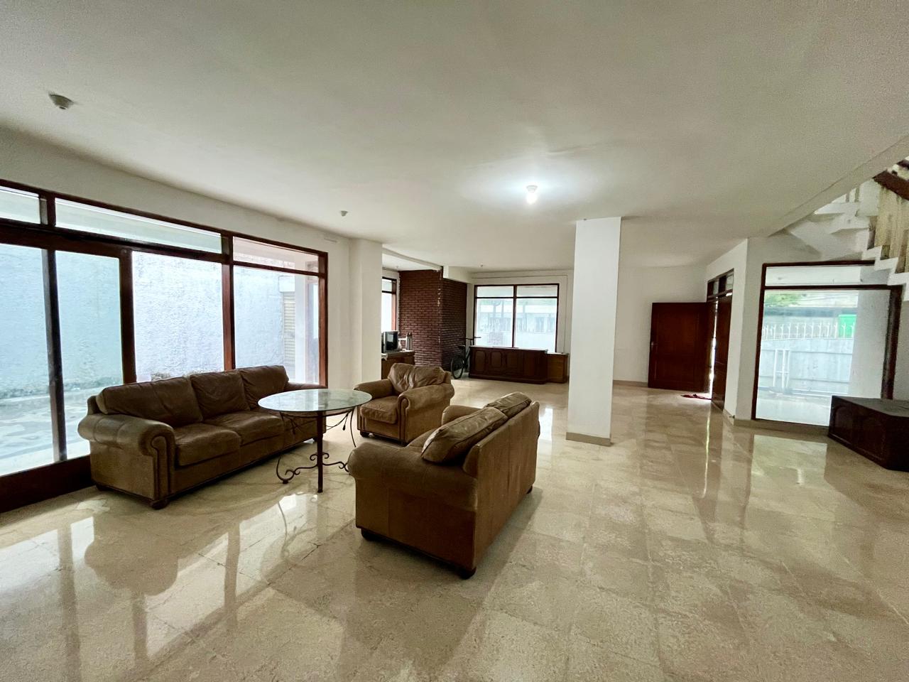 Rumah Hadap Jalan Raya Utama Dharmawangsa Kebayoran Baru