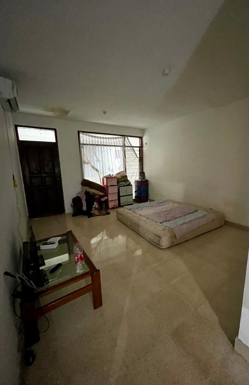 Rumah Hadap Jalan Raya Utama Dharmawangsa Kebayoran Baru