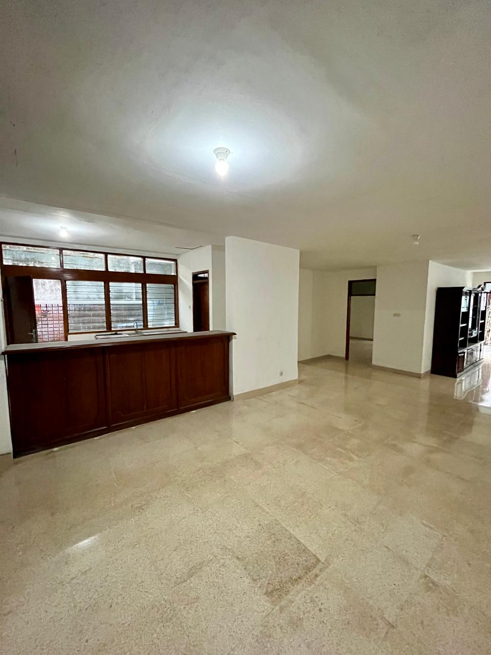 Rumah Hadap Jalan Raya Utama Dharmawangsa Kebayoran Baru