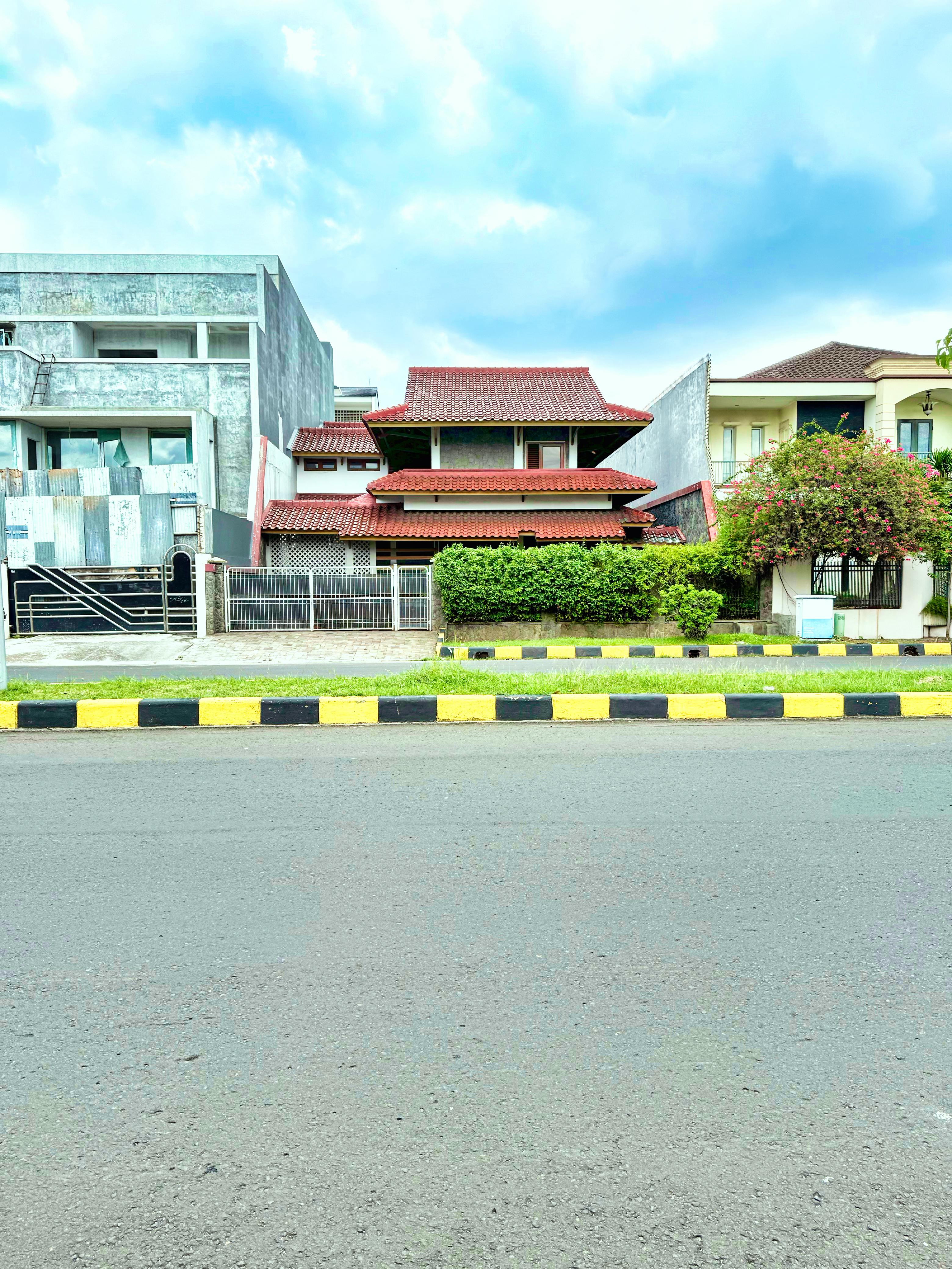 Dijual Rumah Hitung Tanah Di Boulevard Intercon