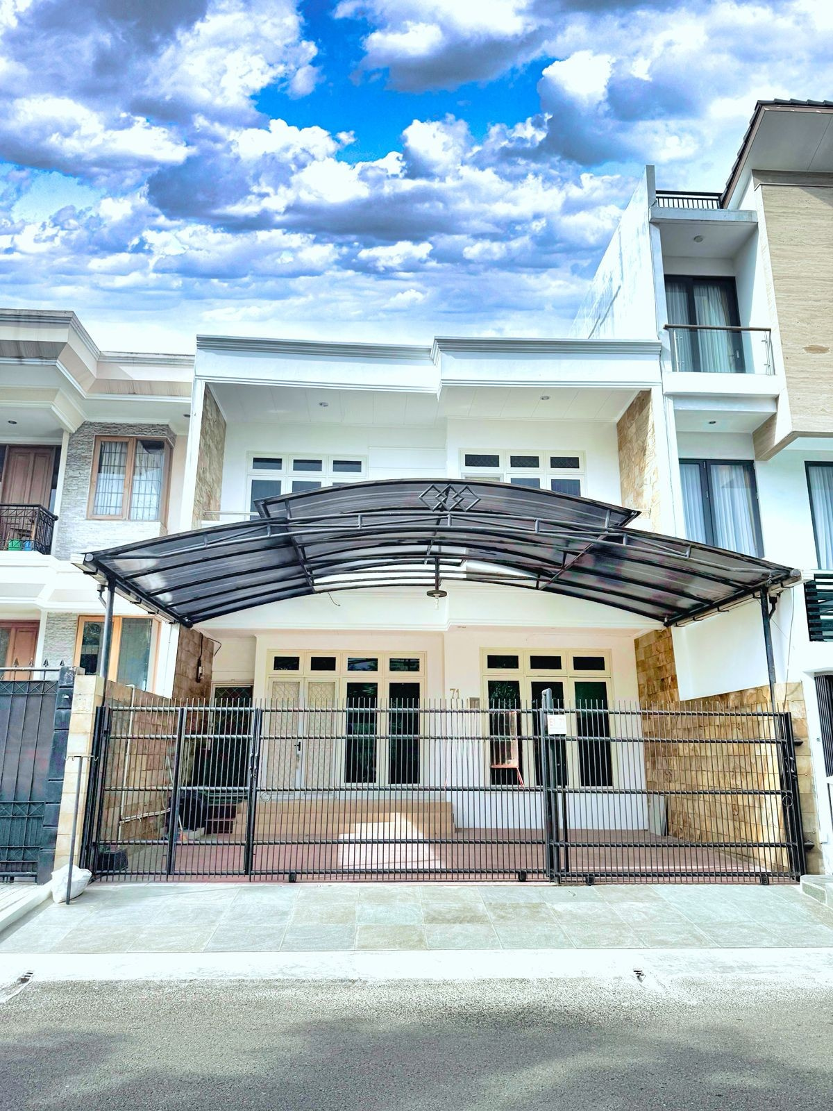 Sewa Rumah Siap Huni Di Permata Buana Hadap Taman