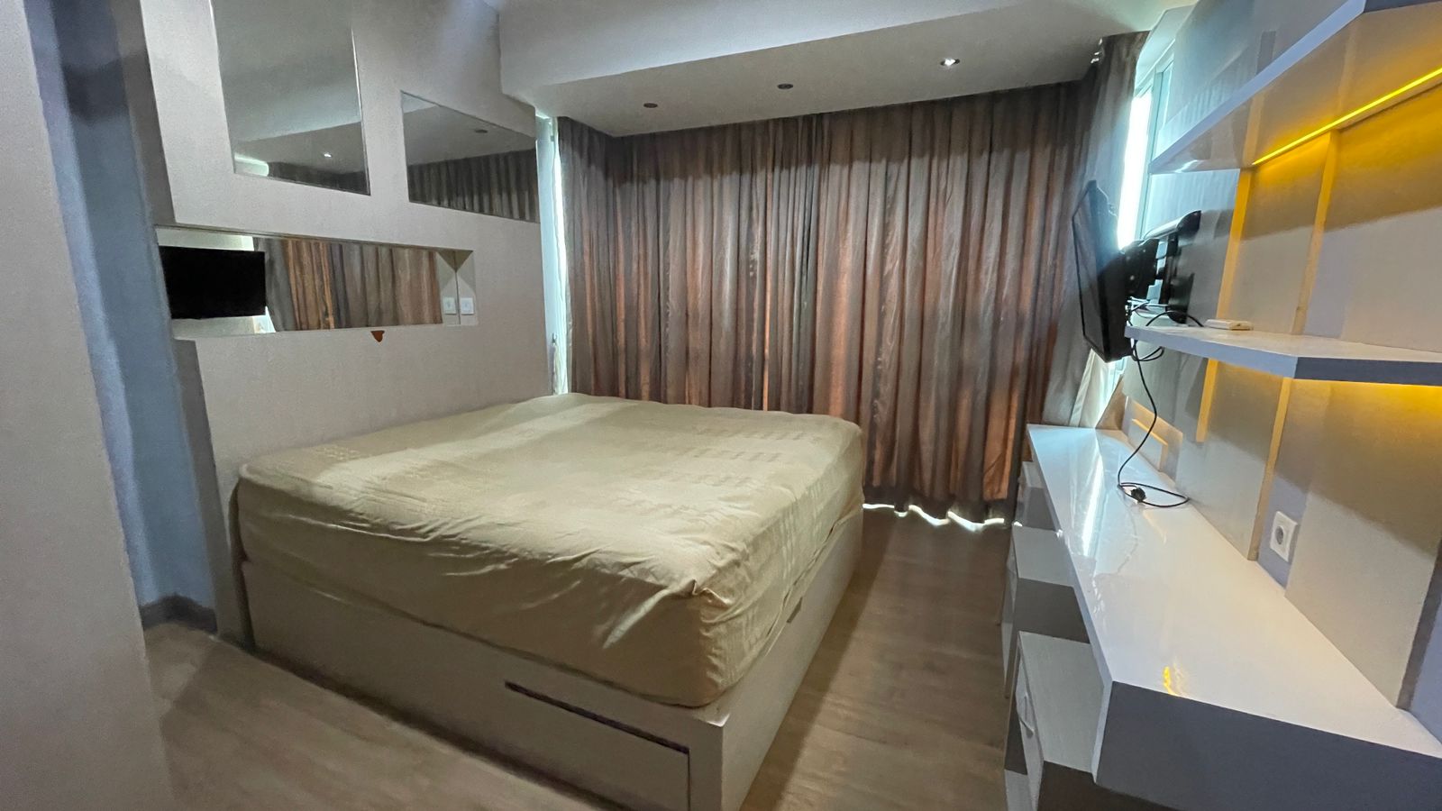 Jual Apartemen ST Moritz Tower Royal Full Furnished