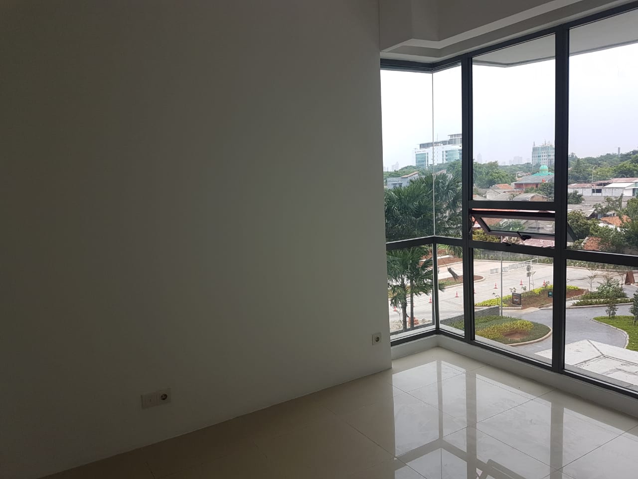 Jual Apartemen St Moritz Tower Royal Lantai Rendah