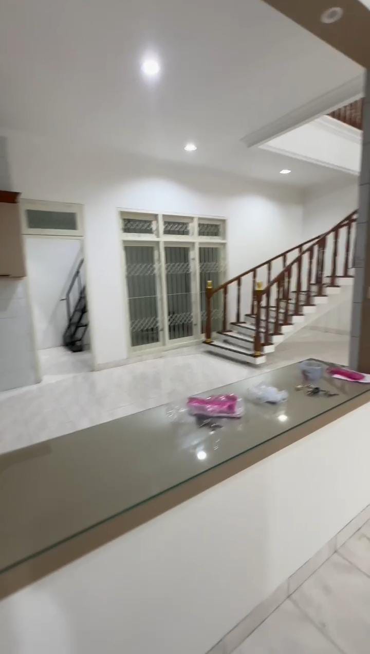 Sewa Rumah Siap Huni Di Permata Buana Hadap Taman