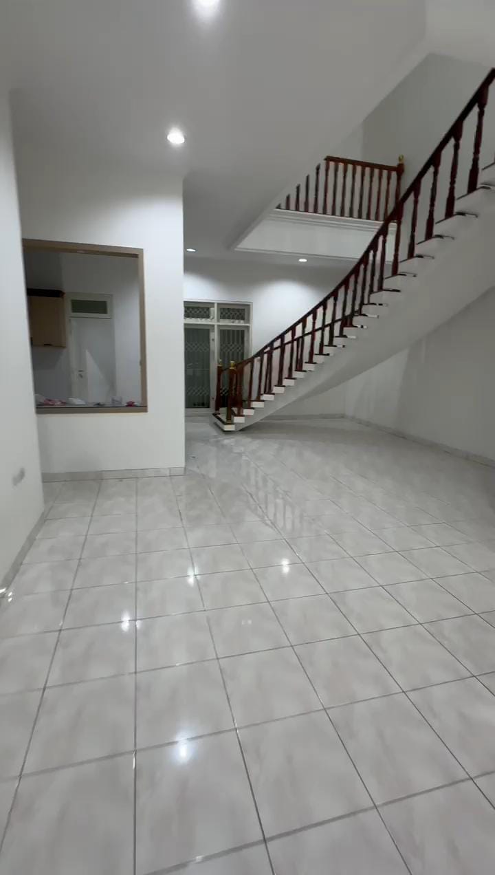 Sewa Rumah Siap Huni Di Permata Buana Hadap Taman