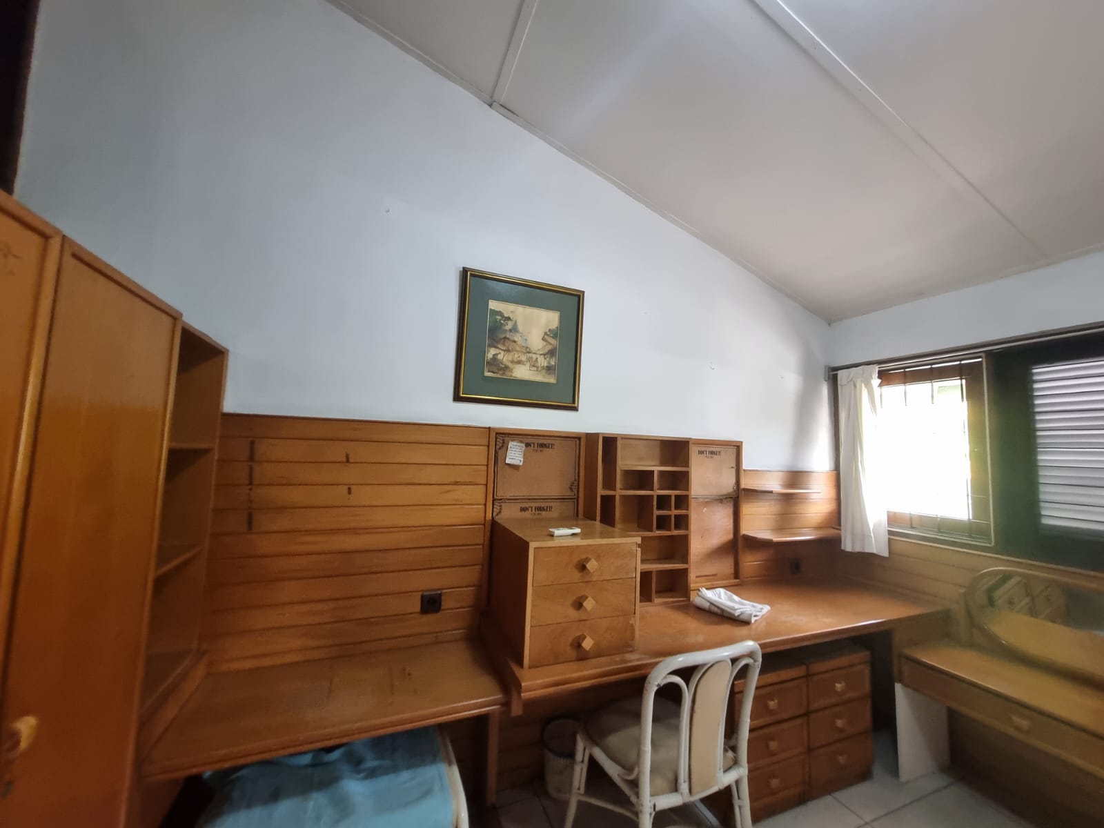 Turun Harga Dijual Rumah Siap Huni Hadap Jalan Raya Puri Indah Cocok Untuk Cafe,klinik,rumah Tinggal