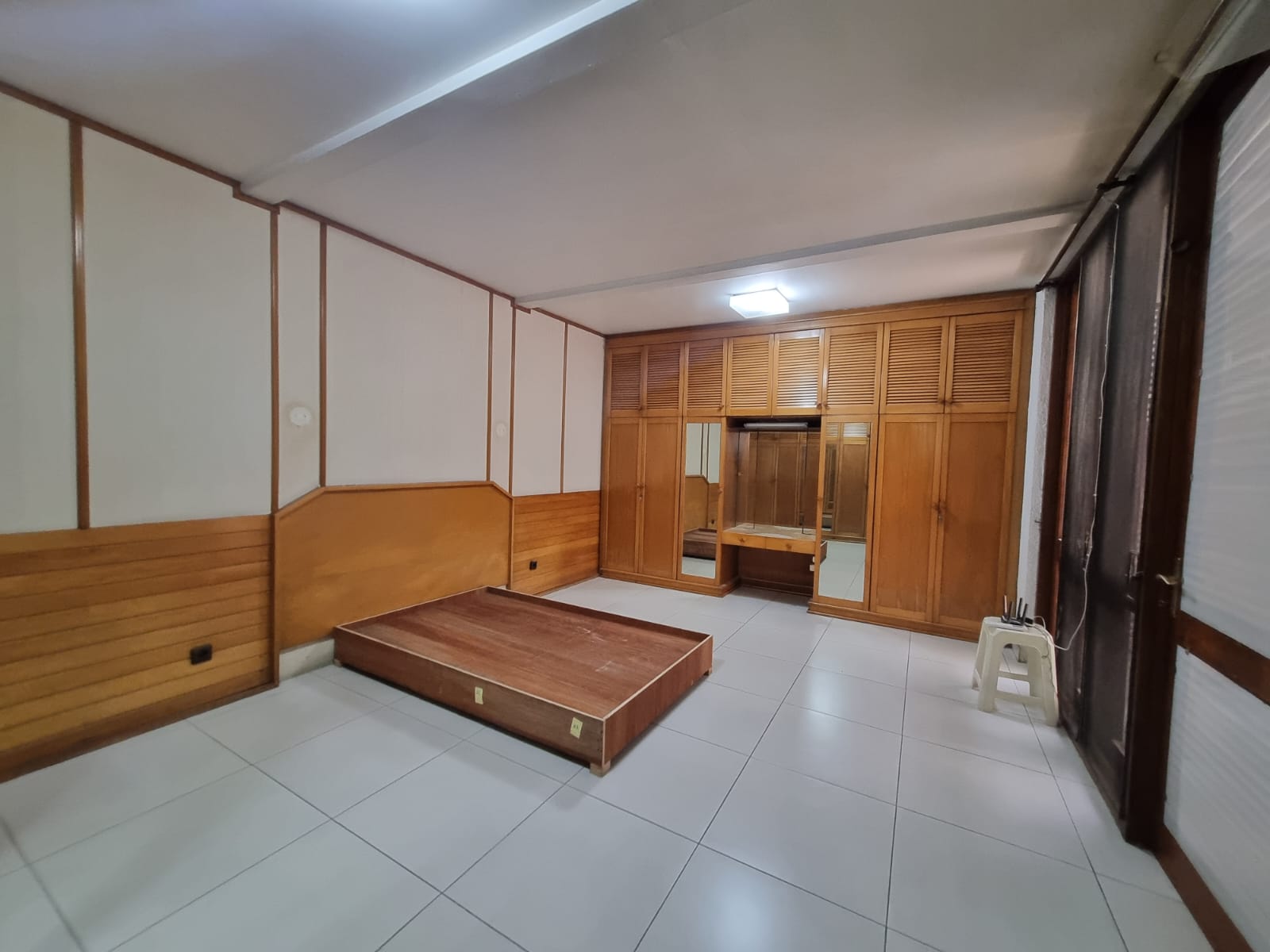 Turun Harga Dijual Rumah Siap Huni Hadap Jalan Raya Puri Indah Cocok Untuk Cafe,klinik,rumah Tinggal