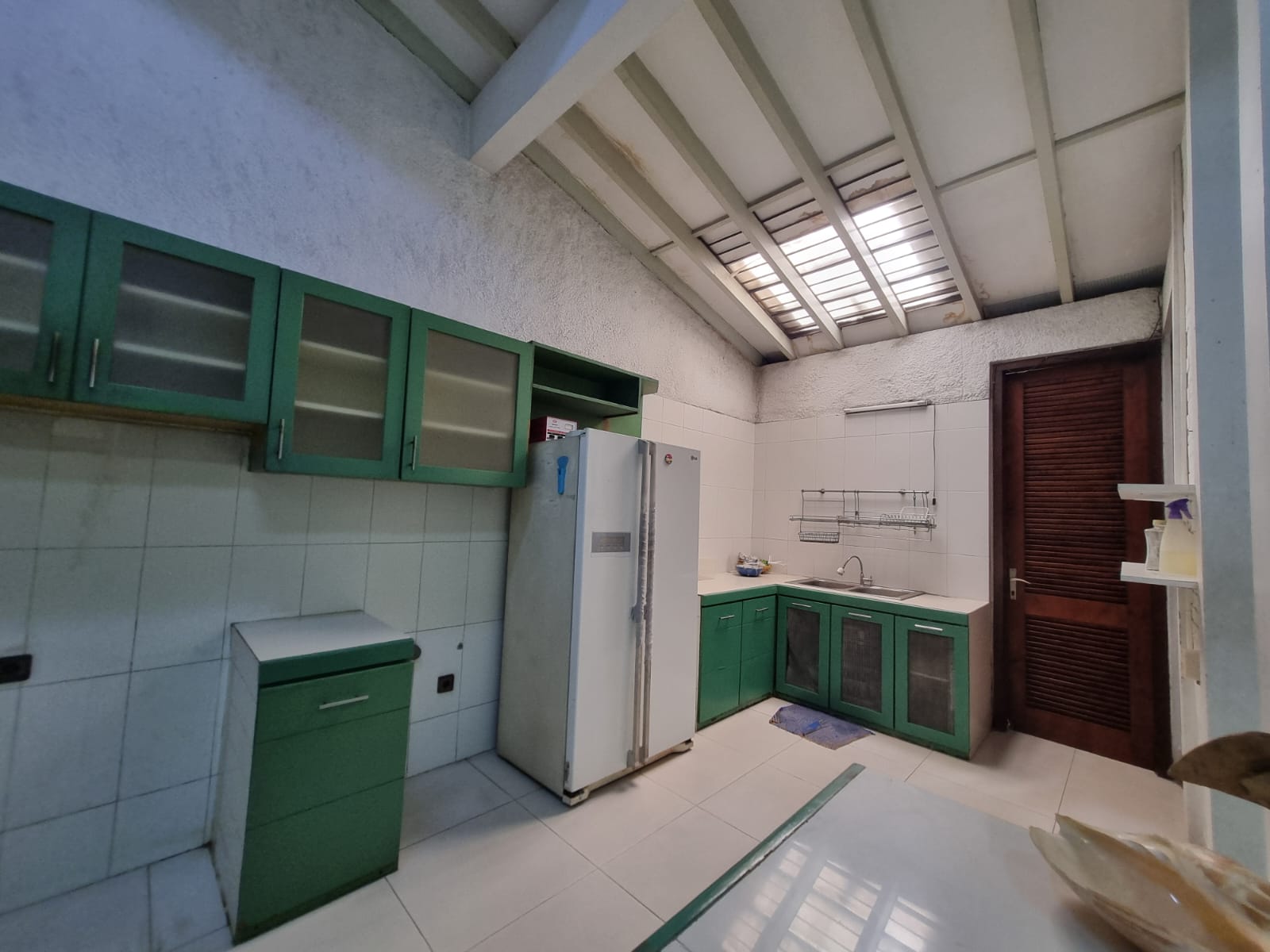 Turun Harga Dijual Rumah Siap Huni Hadap Jalan Raya Puri Indah Cocok Untuk Cafe,klinik,rumah Tinggal