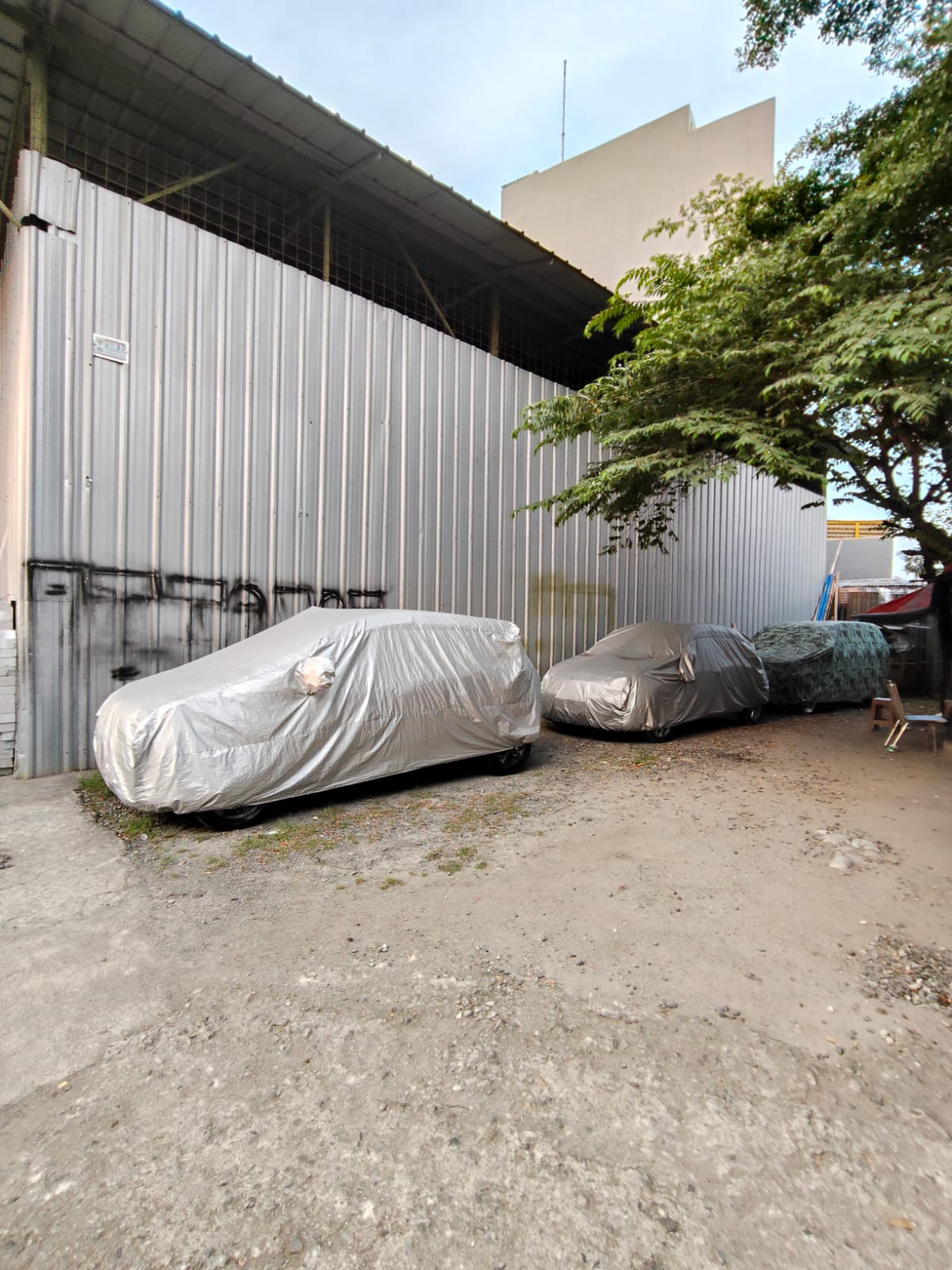 Sewa Gudang Komersial Di Puri Indah Sederetan Showroom Mobil Cocok Untuk Carwash