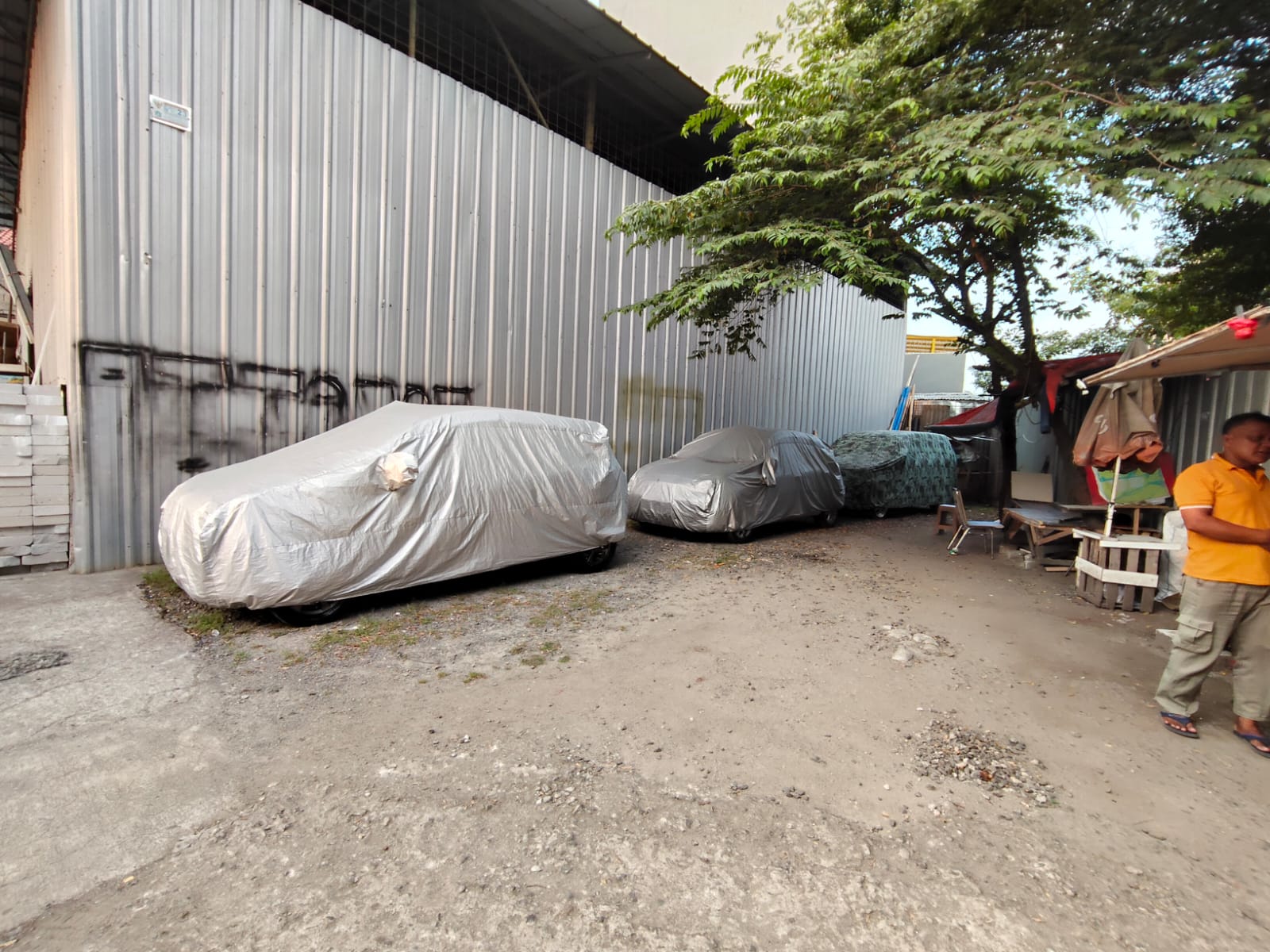 Sewa Gudang Komersial Di Puri Indah Sederetan Showroom Mobil Cocok Untuk Carwash