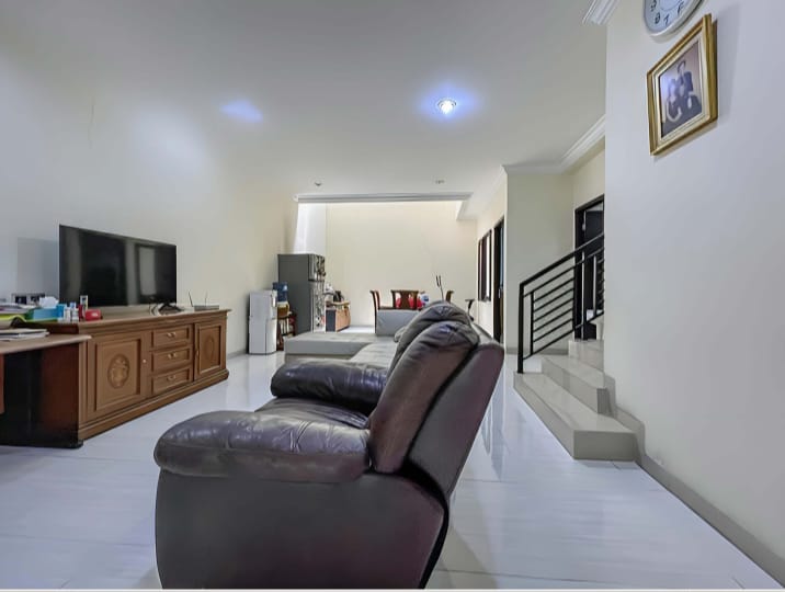 Dijual Rumah Siap Huni Depan Taman Di Permata Buana Jakarta Barat