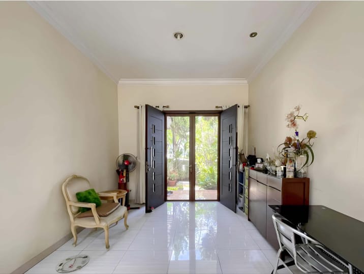 Dijual Rumah Siap Huni Depan Taman Di Permata Buana Jakarta Barat