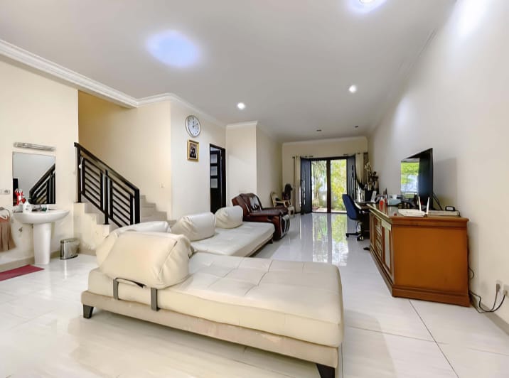 Dijual Rumah Siap Huni Depan Taman Di Permata Buana Jakarta Barat