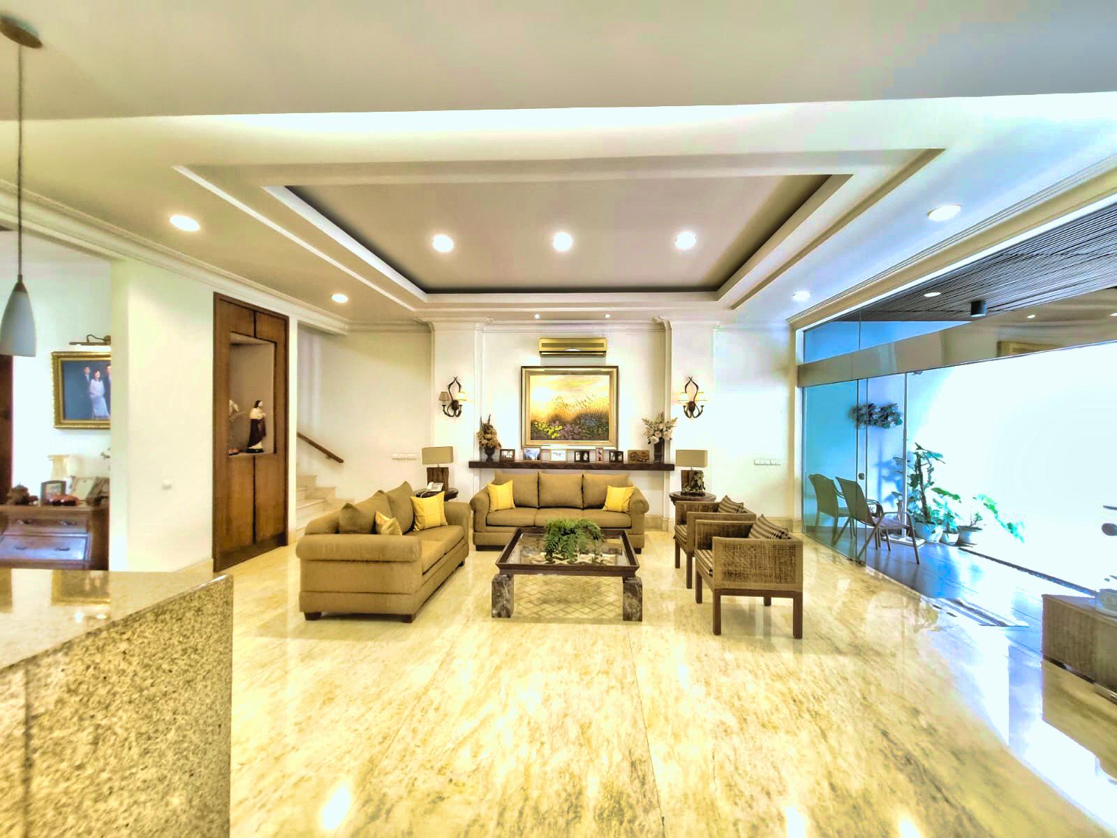 Dijual Rumah Mewah Di Intercon Jakarta Barat Ada Swimming Pool