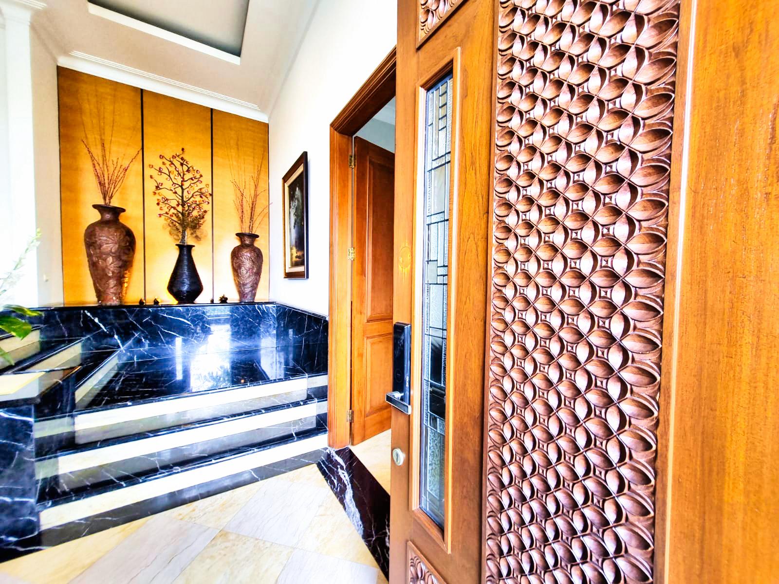 Dijual Rumah Mewah Di Intercon Jakarta Barat Ada Swimming Pool