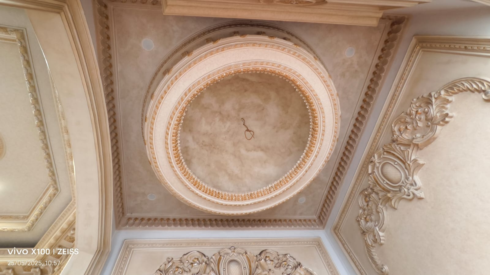 Jual Rumah di Mewah di Taman Palem Lestari Jakarta Barat