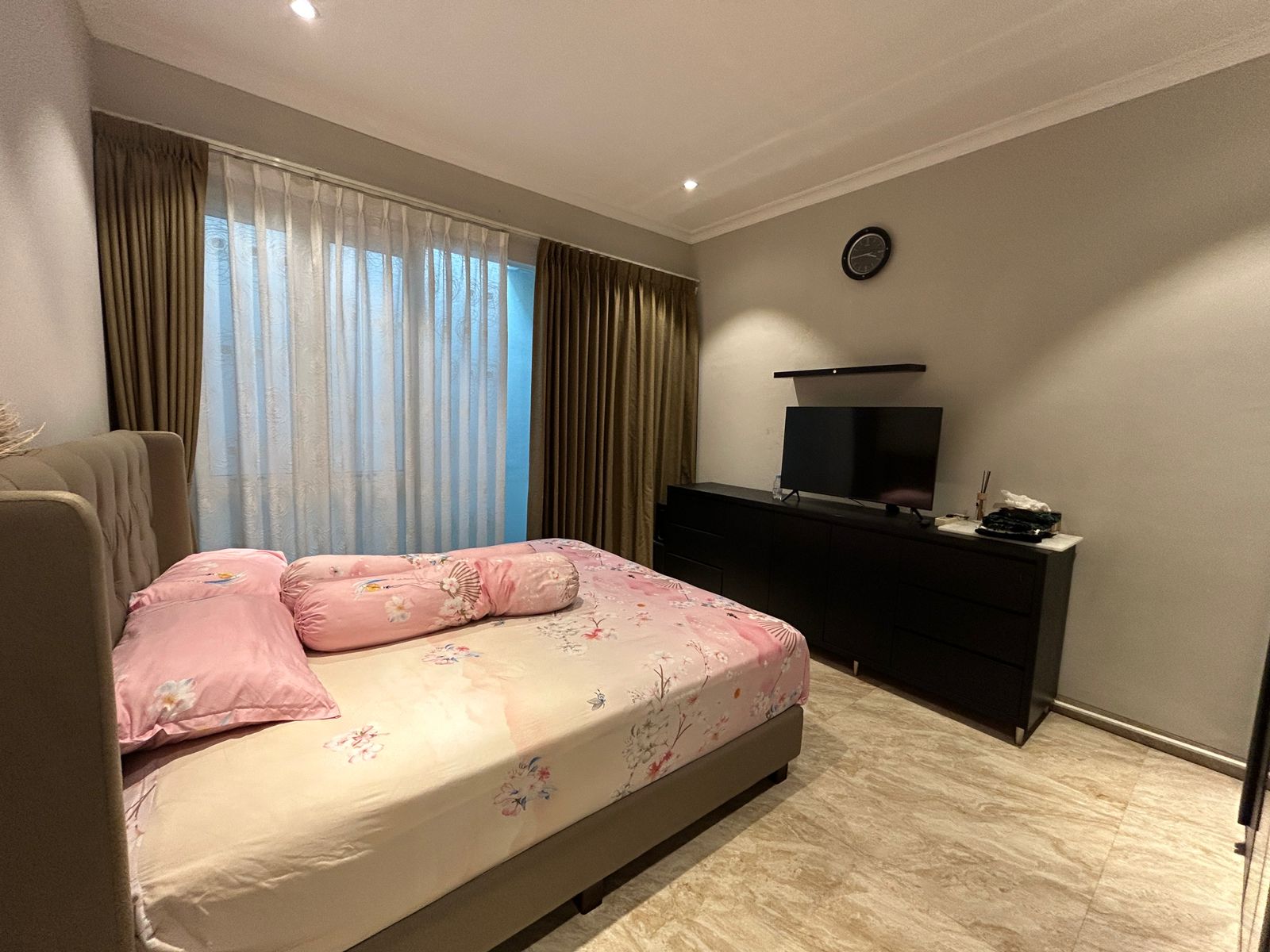 Sewa Rumah Siap Huni Di Permata Buana Full Furnished