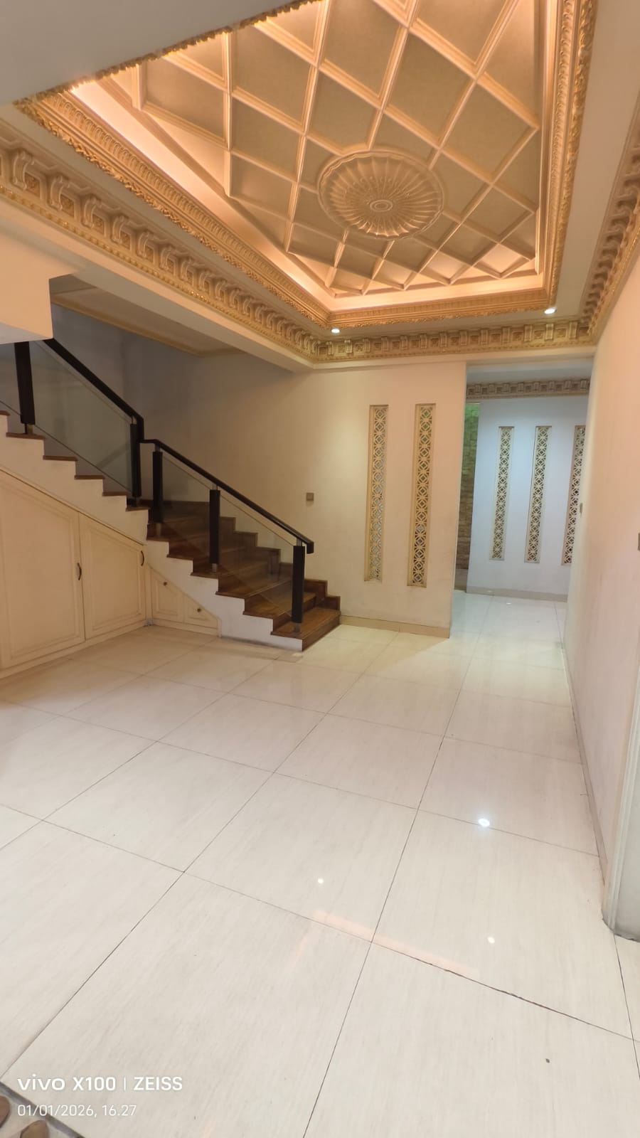 Jual Rumah di Mewah di Taman Palem Lestari Jakarta Barat