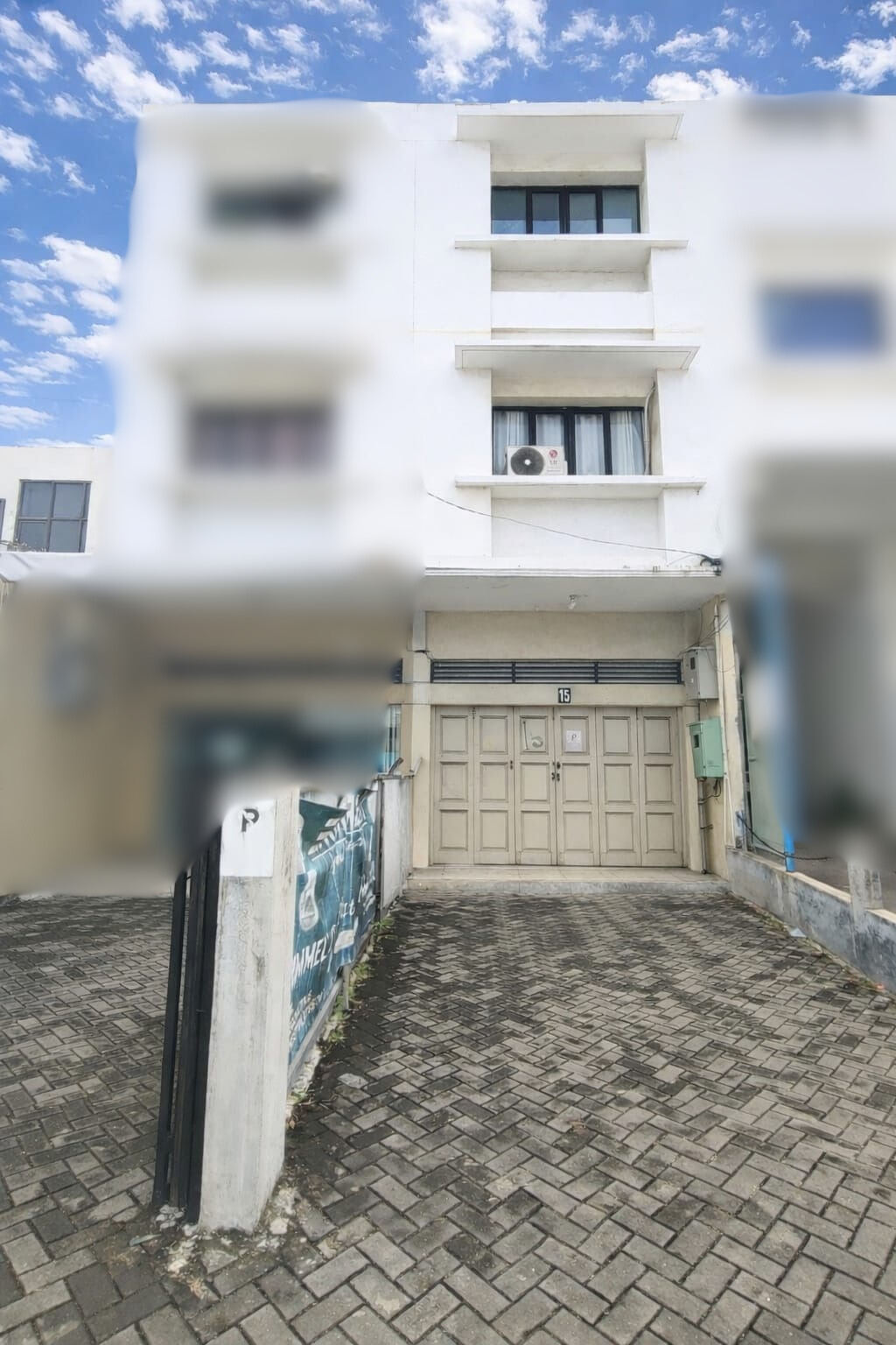 Disewakan Ruko Hadap Jalan Raya Di Puri Indah Jakarta Barat