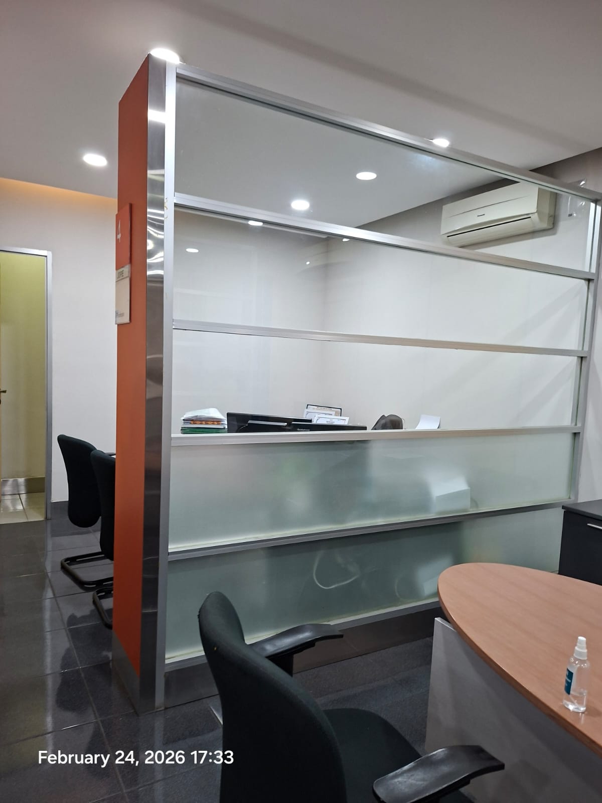 Sewa Ruko Gandeng Hadap Jalan Raya Di Puri Indah Jakarta Barat