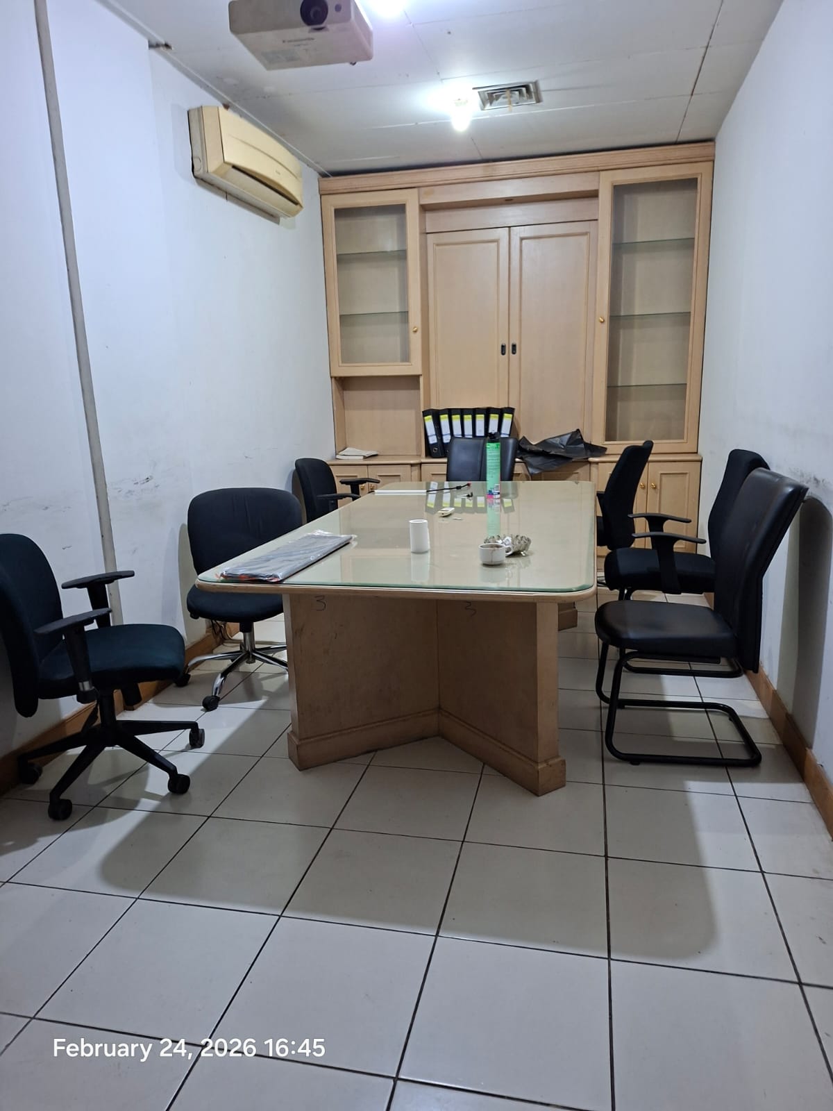 Sewa Ruko Gandeng Hadap Jalan Raya Di Puri Indah Jakarta Barat