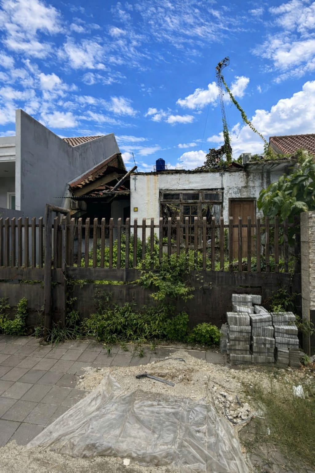 Jual Rumah Hitung Tanah Di Pulau Putri Permata Buana Jakarta Barat