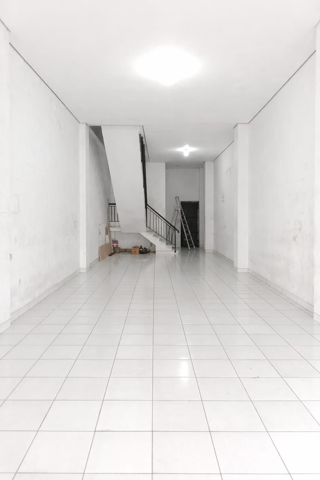 Disewakan Ruko Hadap Jalan Raya Di Puri Indah Jakarta Barat