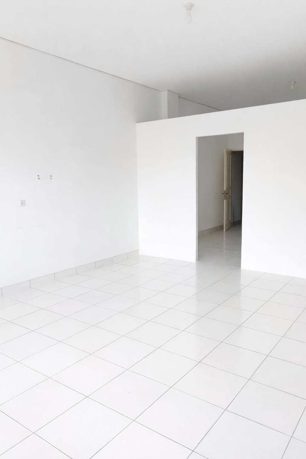 Disewakan Ruko Hadap Jalan Raya Di Puri Indah Jakarta Barat