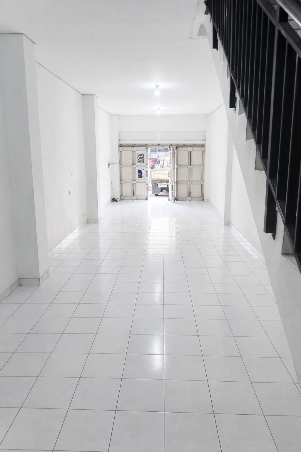 Disewakan Ruko Hadap Jalan Raya Di Puri Indah Jakarta Barat