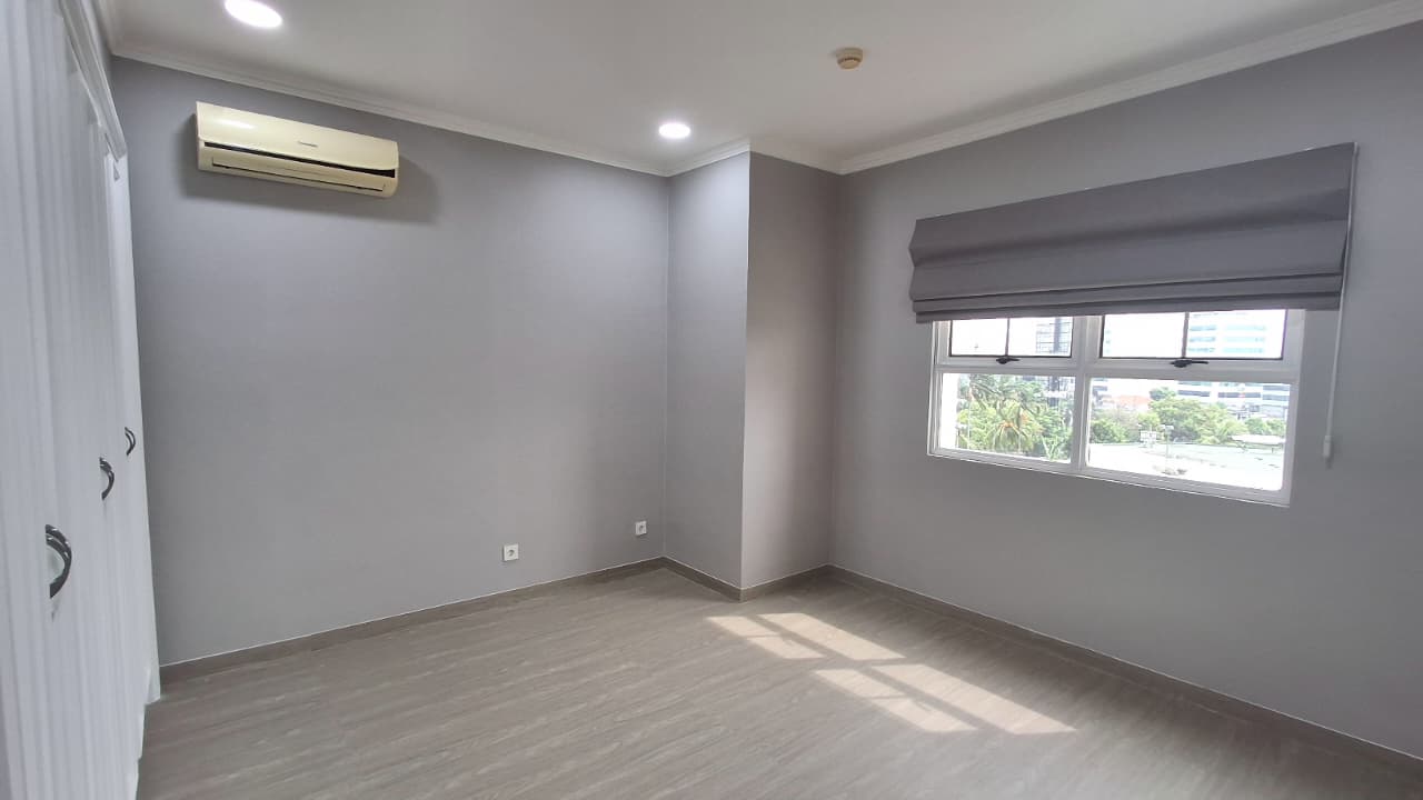 Disewakan Apartemen Kedoya Elok 3+1BR Baru Renovasi