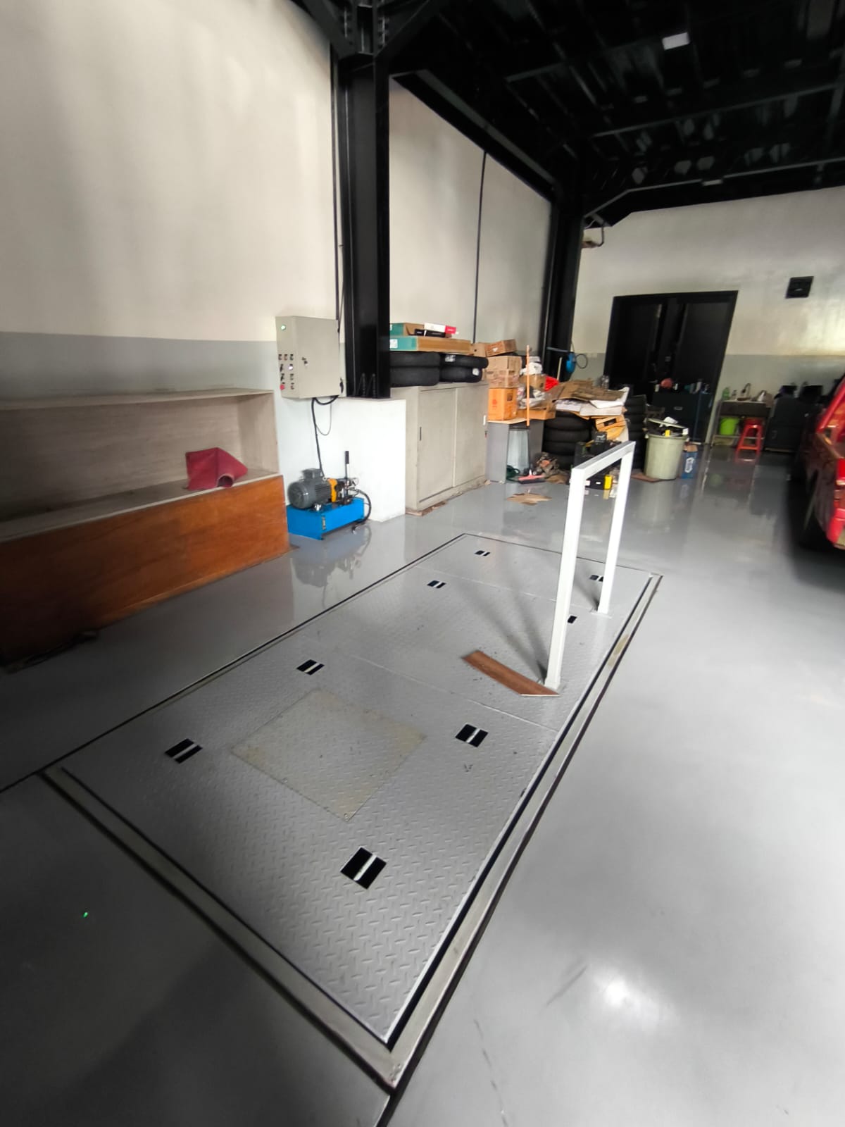 Dijual Bangunan Ex Shwroom Motor Di Puri Indah Jakarta Barat