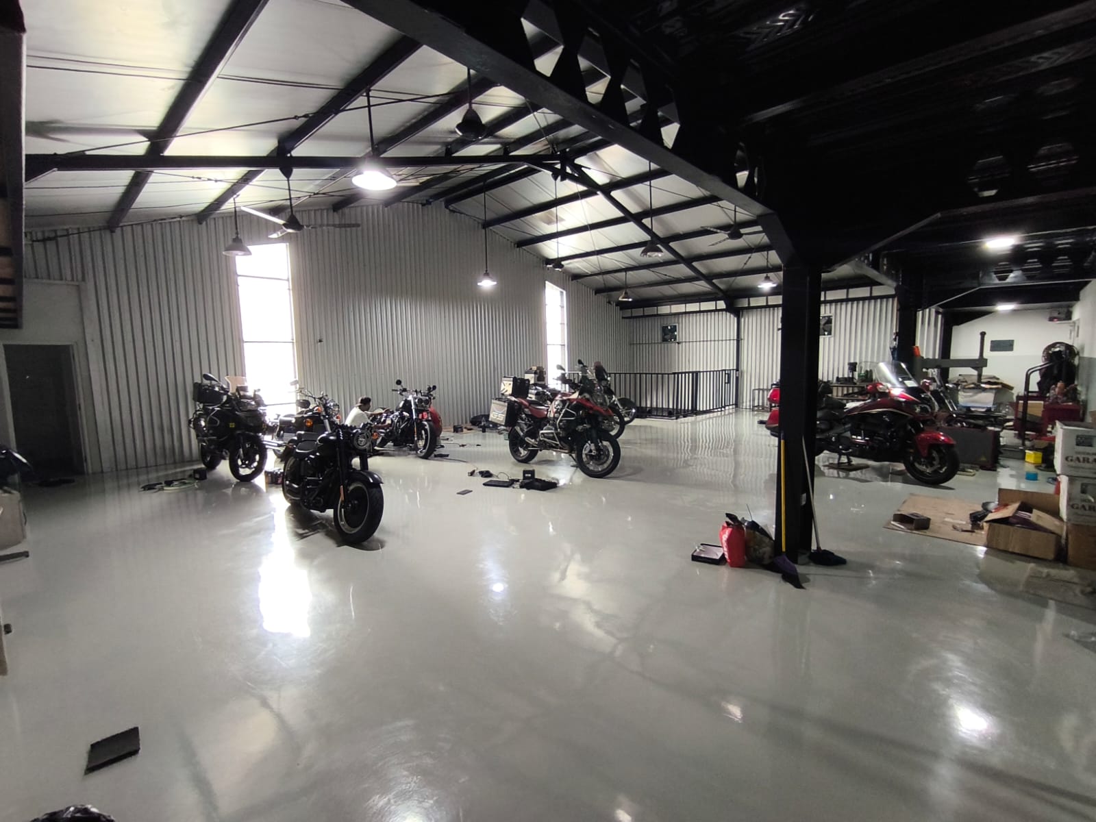 Dijual Bangunan Ex Shwroom Motor Di Puri Indah Jakarta Barat