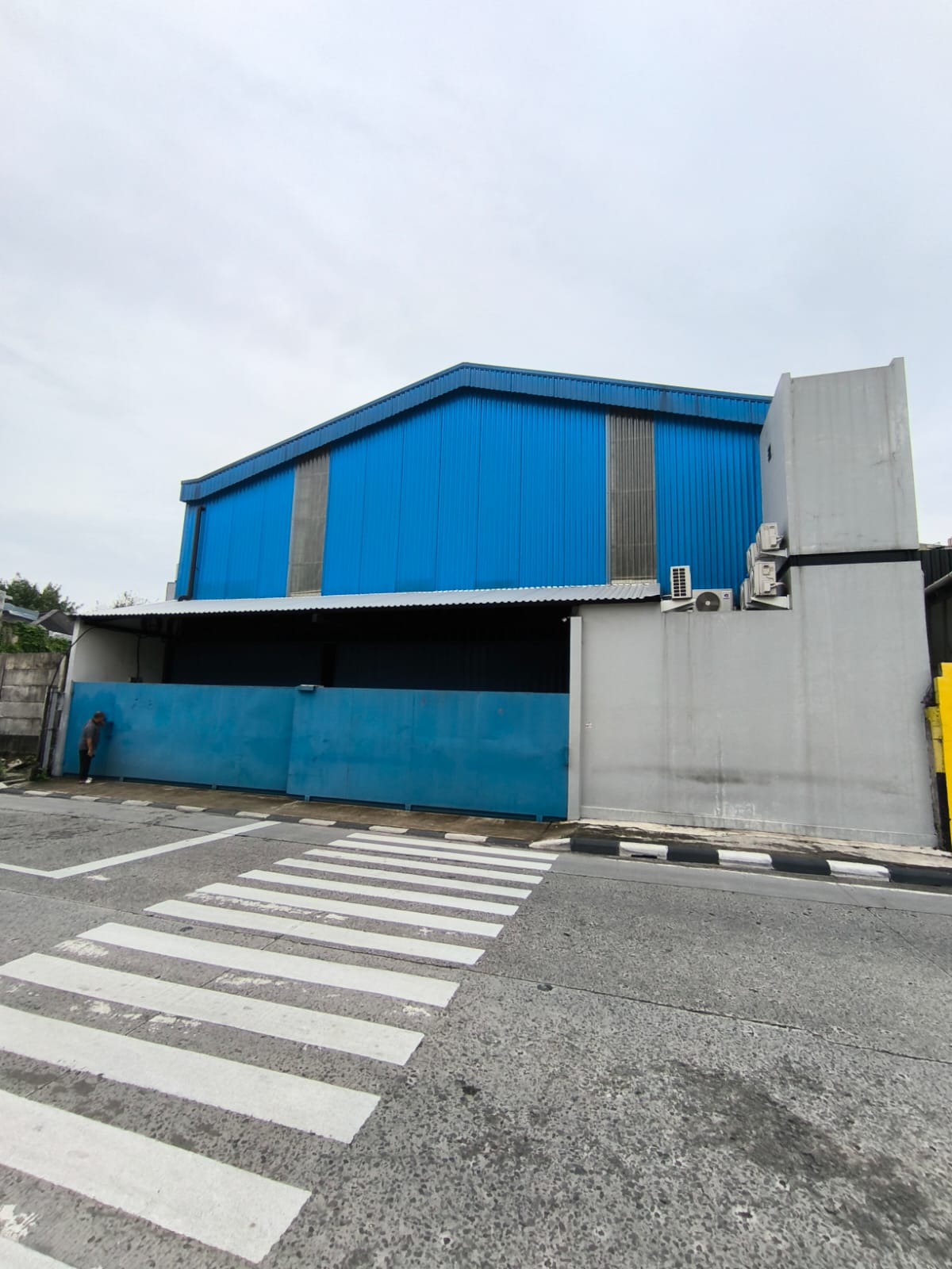 Dijual Bangunan Ex Shwroom Motor Di Puri Indah Jakarta Barat