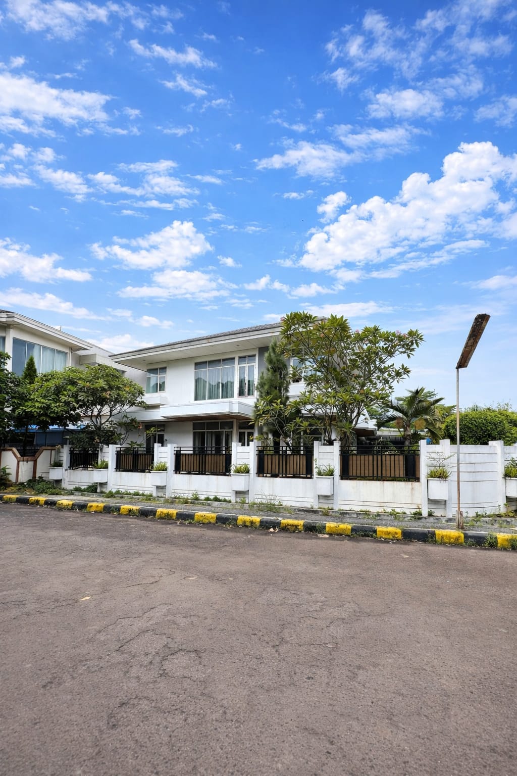 Disewakan Rumah Hook Di Intercon Jakarta Barat